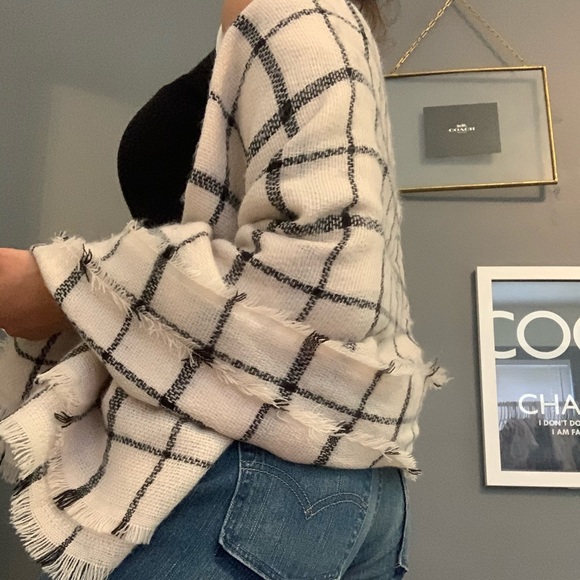 Pattern Shawl - Picture 2 of 2